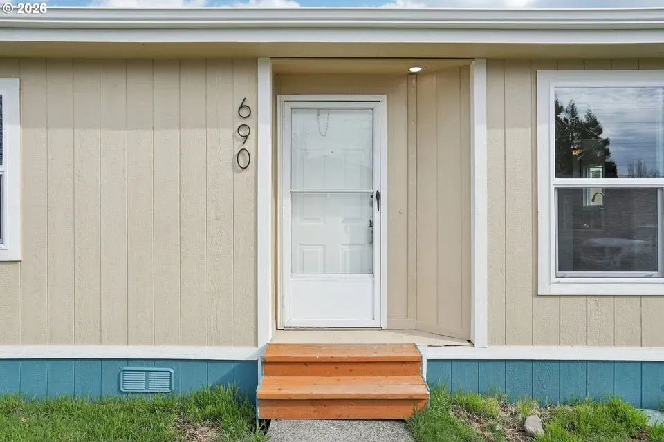 2 Bed 2 Bath Established Mid-Century Residence in Beaverton, OR - 3