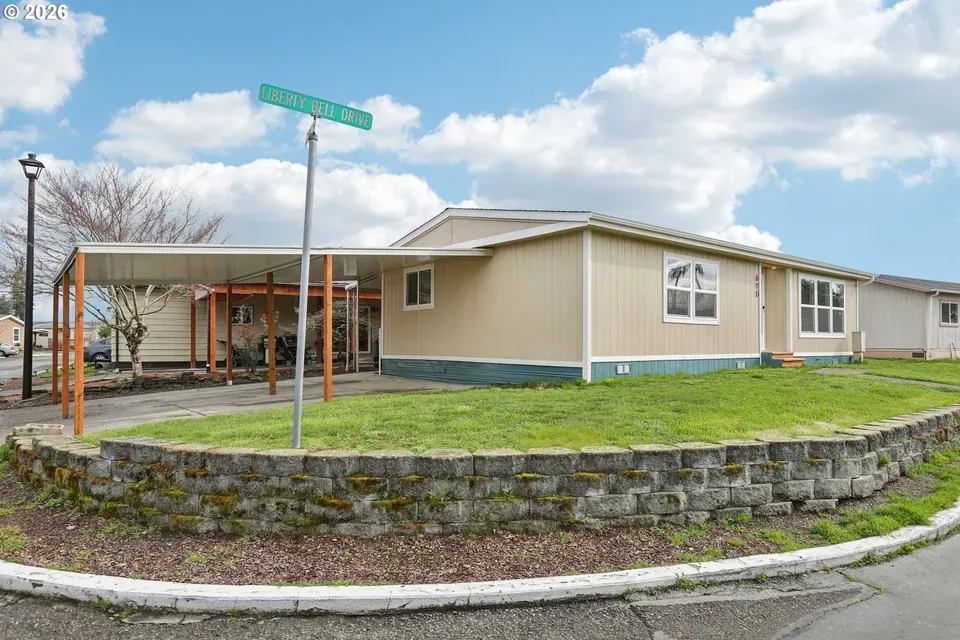 2 Bed 2 Bath Established Mid-Century Residence in Beaverton, OR - 4