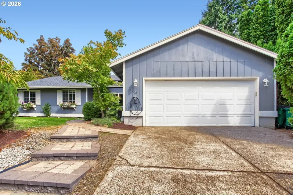 2 Bed 2 Bath Established Mid-Century Residence in Beaverton, OR
