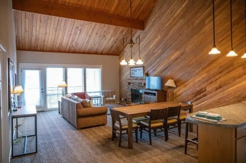 2 Bed 2 Bath Established Mid-Century Residence in Bend, OR