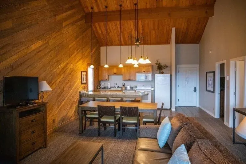 2 Bed 2 Bath Established Mid-Century Residence in Bend, OR - 3
