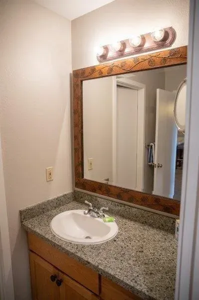 2 Bed 2 Bath Established Mid-Century Residence in Bend, OR - 5