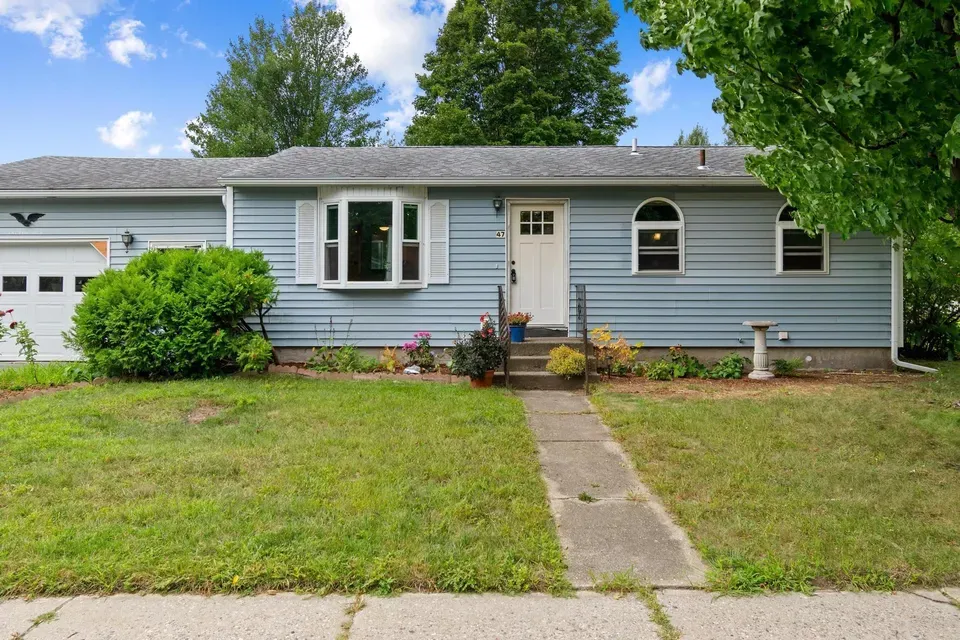 2 Bed 2 Bath Established Mid-Century Residence in Burlington, VT