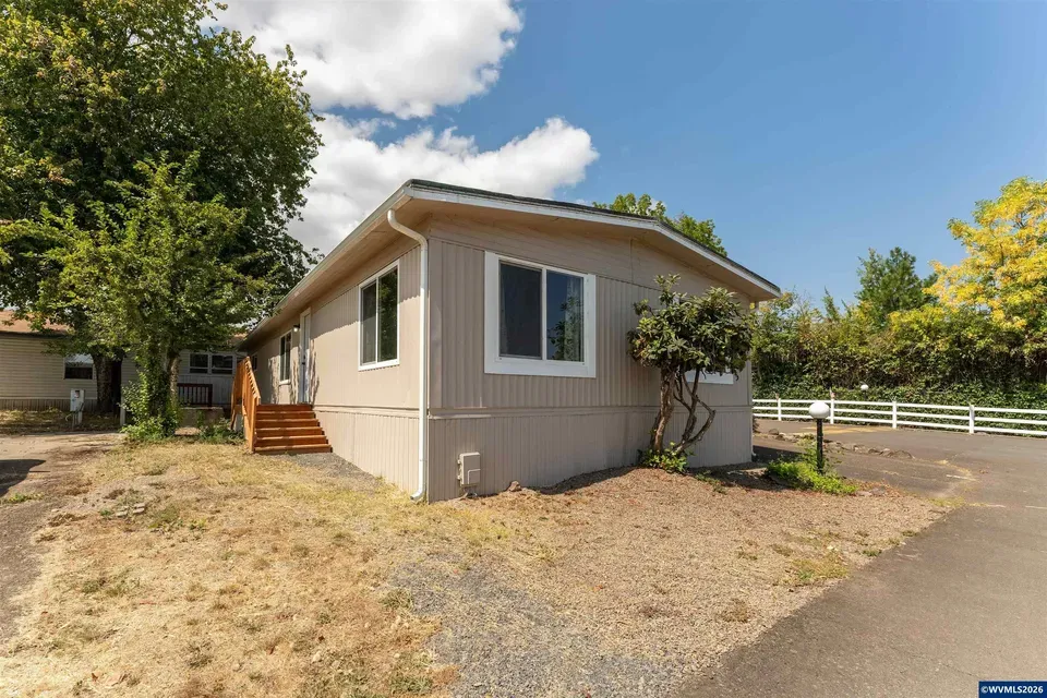 2 Bed 2 Bath Established Mid-Century Residence in Corvallis, OR