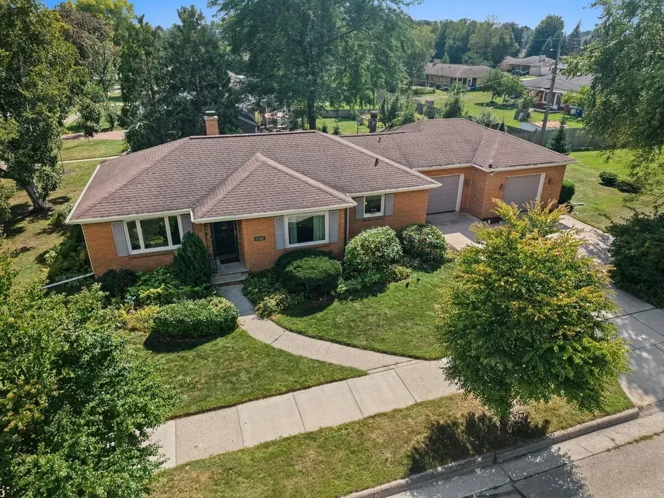 2 Bed 2 Bath Established Mid-Century Residence in Green Bay, WI