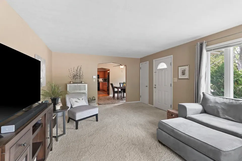 2 Bed 2 Bath Established Mid-Century Residence in Green Bay, WI - 5