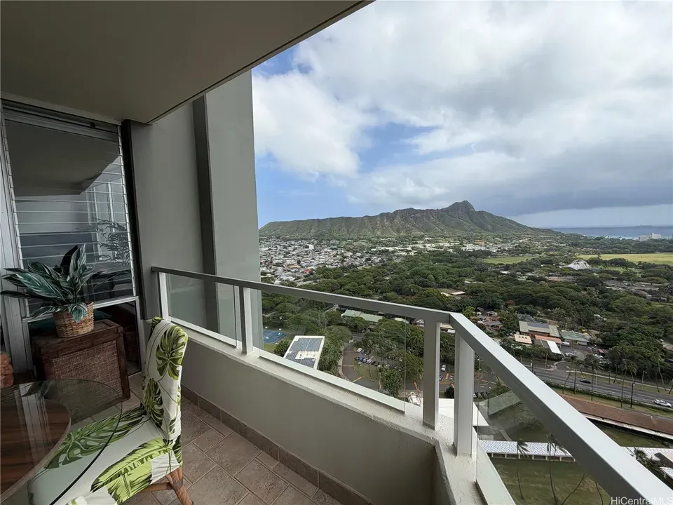 2 Bed 2 Bath Established Mid-Century Residence in Honolulu, HI - 1