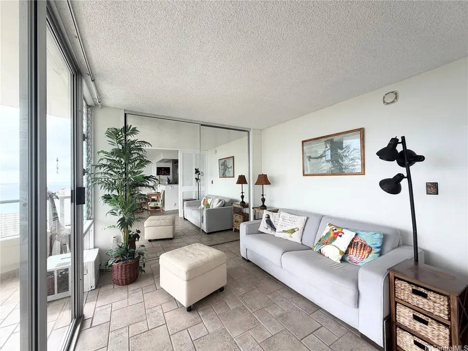 2 Bed 2 Bath Established Mid-Century Residence in Honolulu, HI - 5