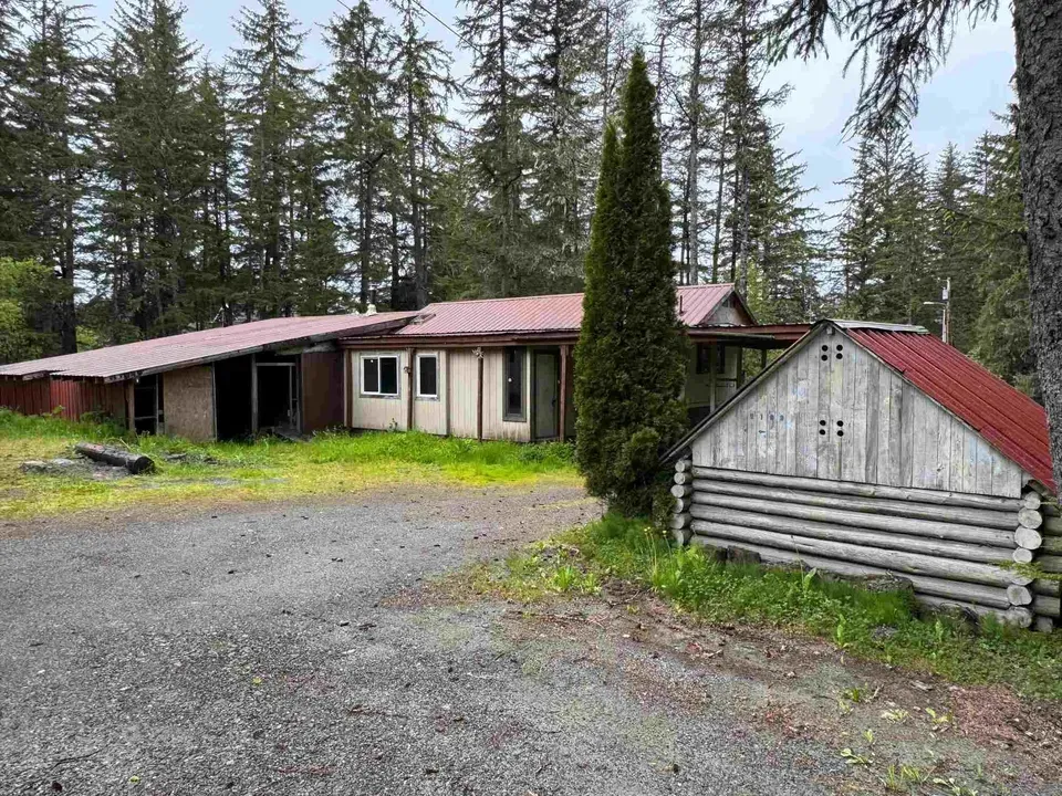 2 Bed 2 Bath Established Mid-Century Residence in Juneau, AK