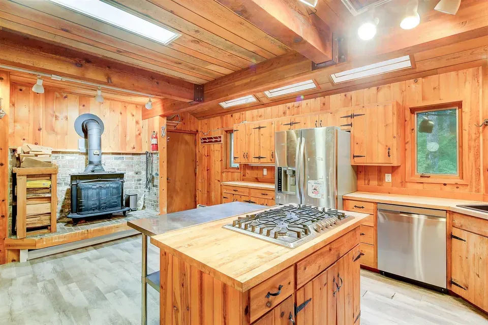 2 Bed 2 Bath Established Mid-Century Residence in Juneau, AK - 4