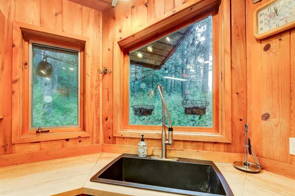2 Bed 2 Bath Established Mid-Century Residence in Juneau, AK - 5