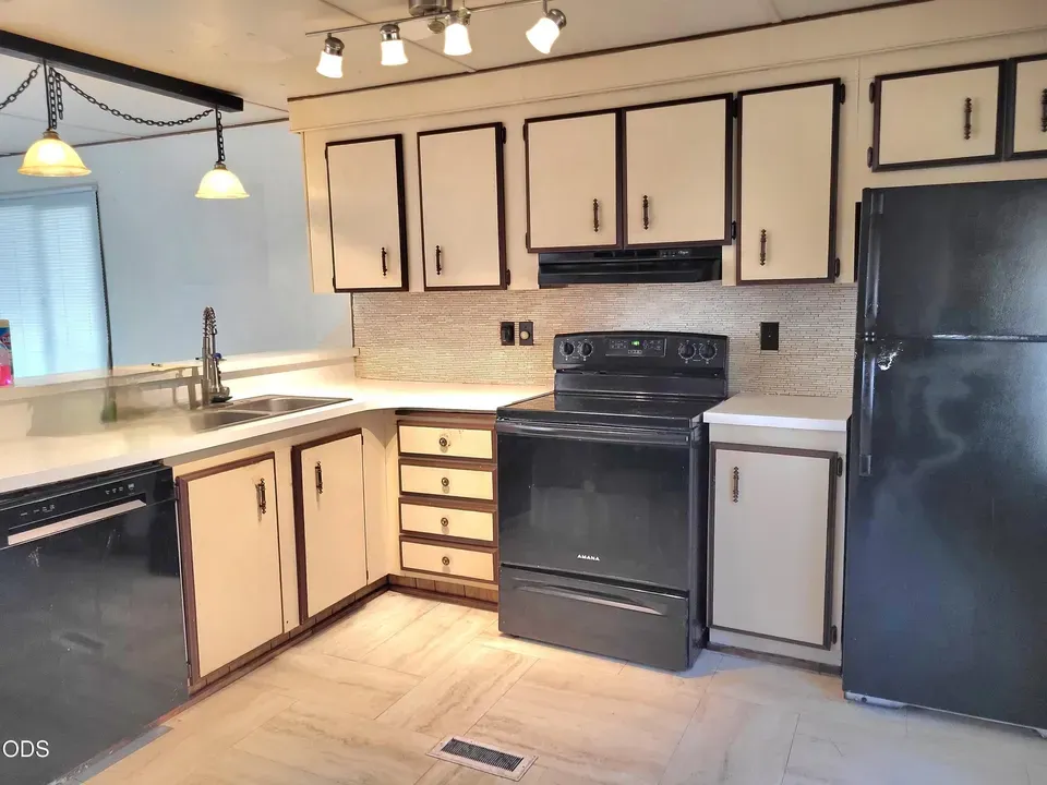 2 Bed 2 Bath Established Mid-Century Residence in Medford, OR - 1