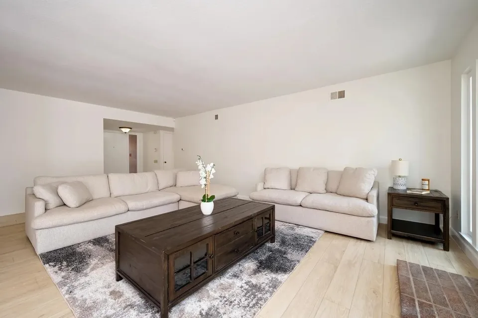 2 Bed 2 Bath Established Mid-Century Residence in San Diego, CA - 4