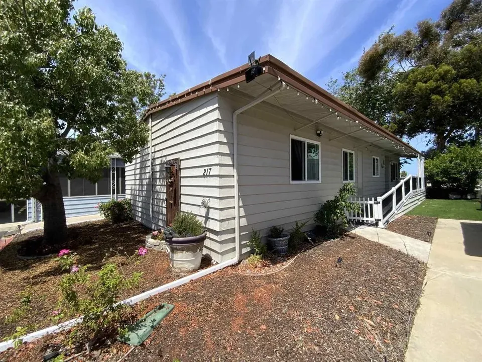 2 Bed 2 Bath Established Mid-Century Residence in San Diego, CA - 2