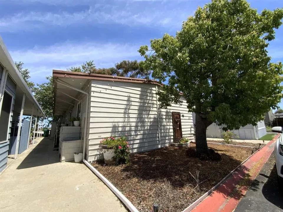 2 Bed 2 Bath Established Mid-Century Residence in San Diego, CA - 4