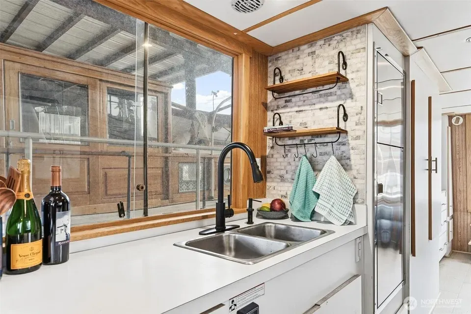 2 Bed 2 Bath Established Mid-Century Residence in Seattle, WA - 2