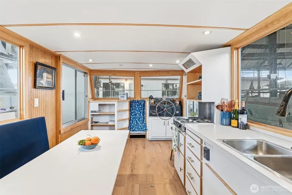 2 Bed 2 Bath Established Mid-Century Residence in Seattle, WA - 4