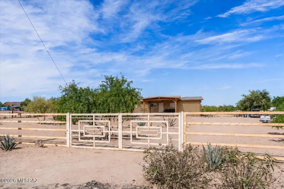 2 Bed 2 Bath Established Mid-Century Residence in Tucson, AZ
