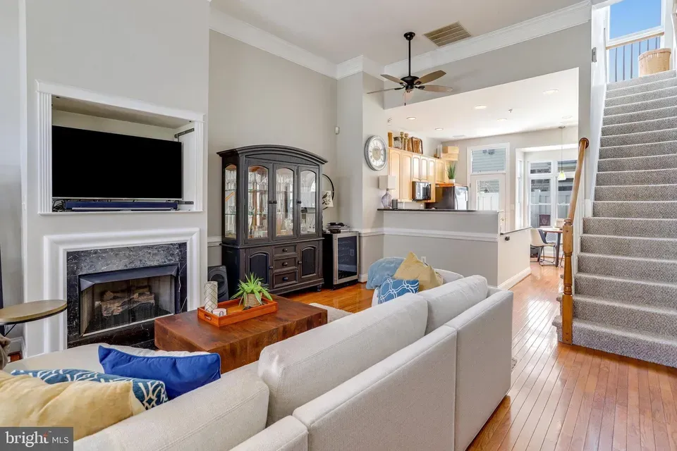 2 Bed 2 Bath Established Multi-Level Townhouse in Alexandria, VA - 2