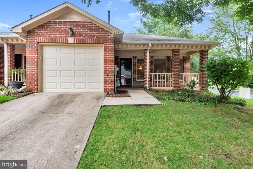 2 Bed 2 Bath Established Multi-Level Townhouse in Annapolis, MD