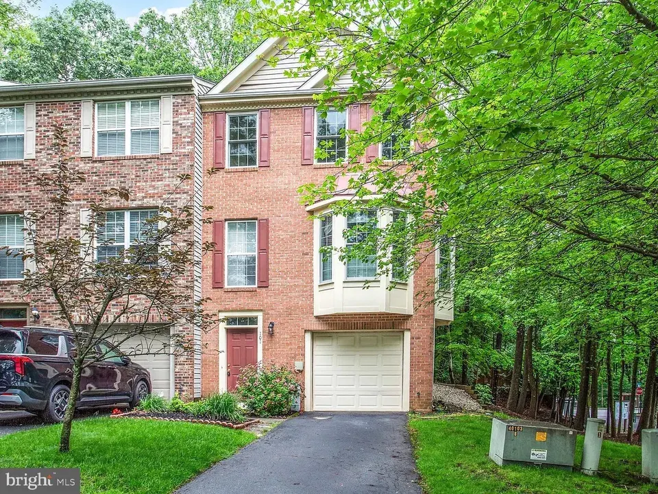 2 Bed 2 Bath Established Multi-Level Townhouse in Annapolis, MD