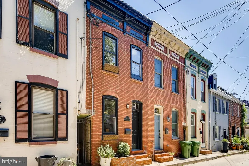 2 Bed 2 Bath Established Multi-Level Townhouse in Baltimore, MD - 2