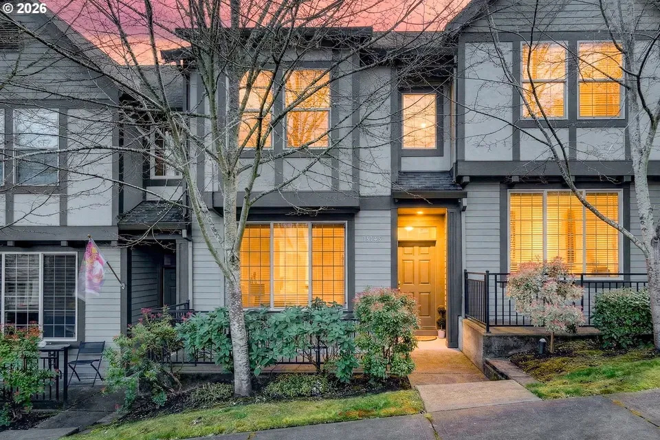 2 Bed 2 Bath Established Multi-Level Townhouse in Beaverton, OR