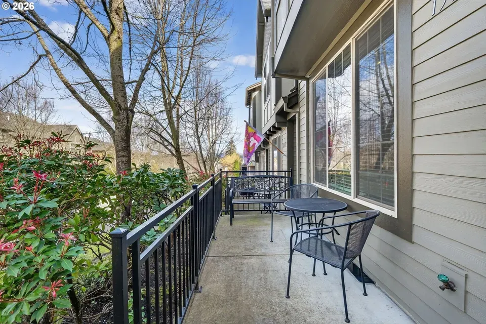 2 Bed 2 Bath Established Multi-Level Townhouse in Beaverton, OR - 4