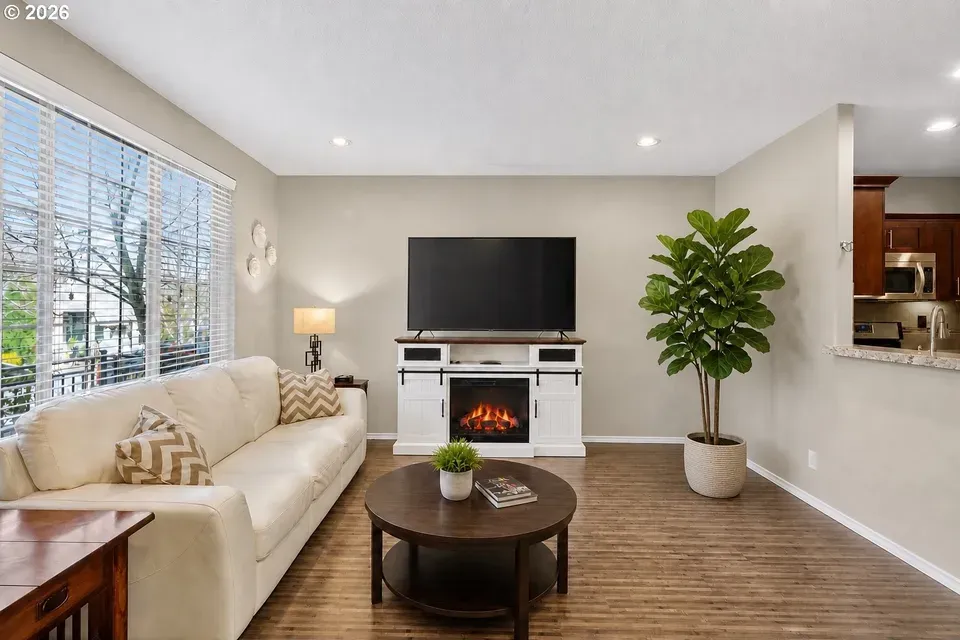 2 Bed 2 Bath Established Multi-Level Townhouse in Beaverton, OR - 5