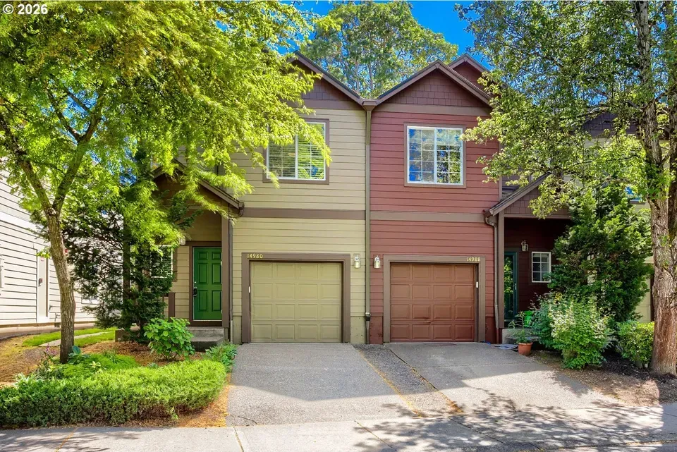 2 Bed 2 Bath Established Multi-Level Townhouse in Beaverton, OR