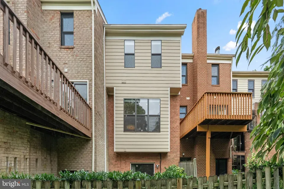 2 Bed 2 Bath Established Multi-Level Townhouse in Bethesda, MD - 3