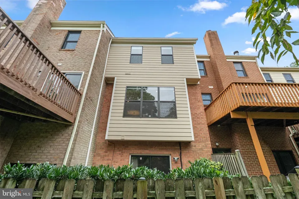 2 Bed 2 Bath Established Multi-Level Townhouse in Bethesda, MD - 4