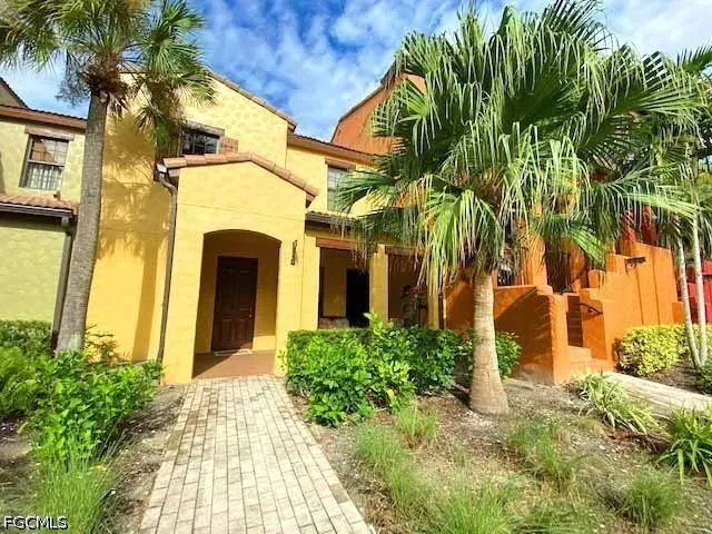 2 Bed 2 Bath Established Multi-Level Townhouse in Fort Myers, FL - 1