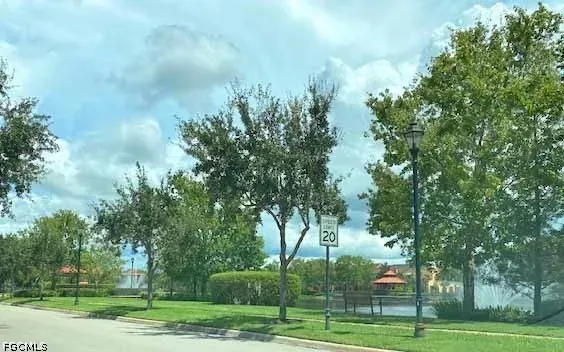 2 Bed 2 Bath Established Multi-Level Townhouse in Fort Myers, FL - 4