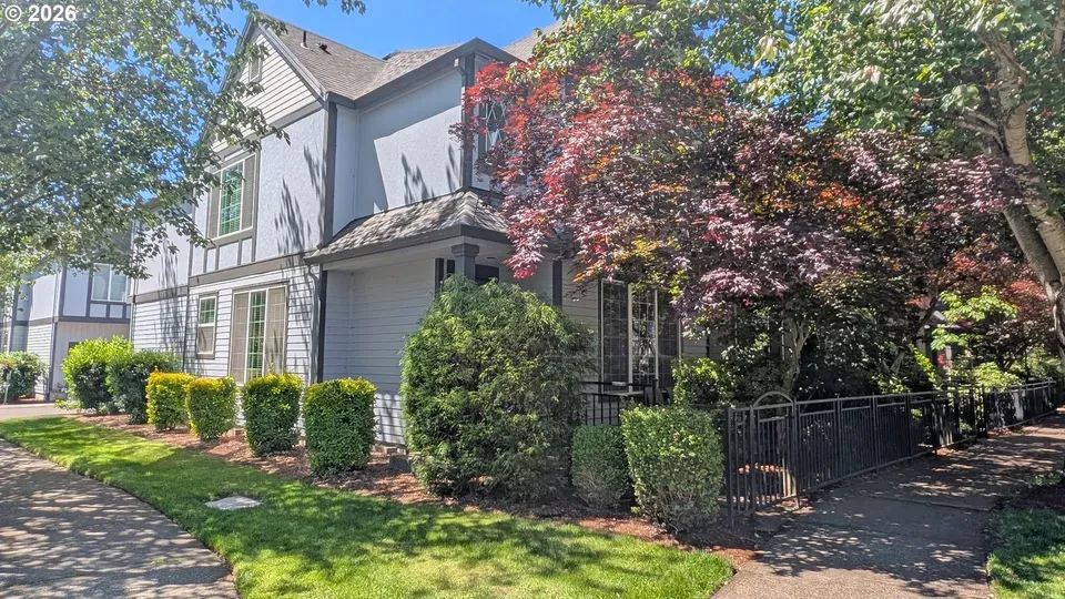 2 Bed 2 Bath Established Multi-Level Townhouse in Hillsboro, OR - 1