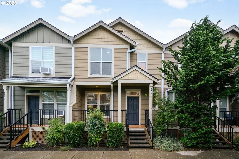 2 Bed 2 Bath Established Multi-Level Townhouse in Hillsboro, OR - 2