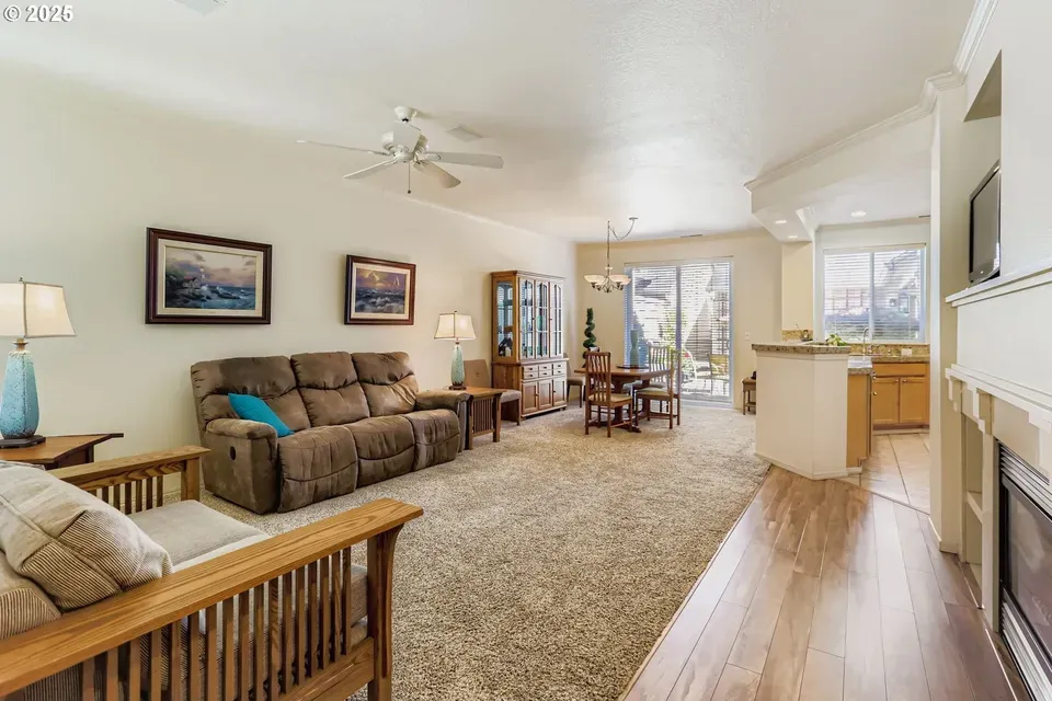 2 Bed 2 Bath Established Multi-Level Townhouse in Hillsboro, OR - 5
