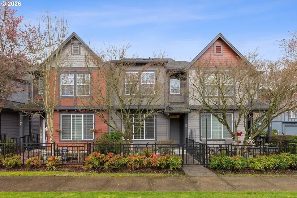 2 Bed 2 Bath Established Multi-Level Townhouse in Hillsboro, OR - 1