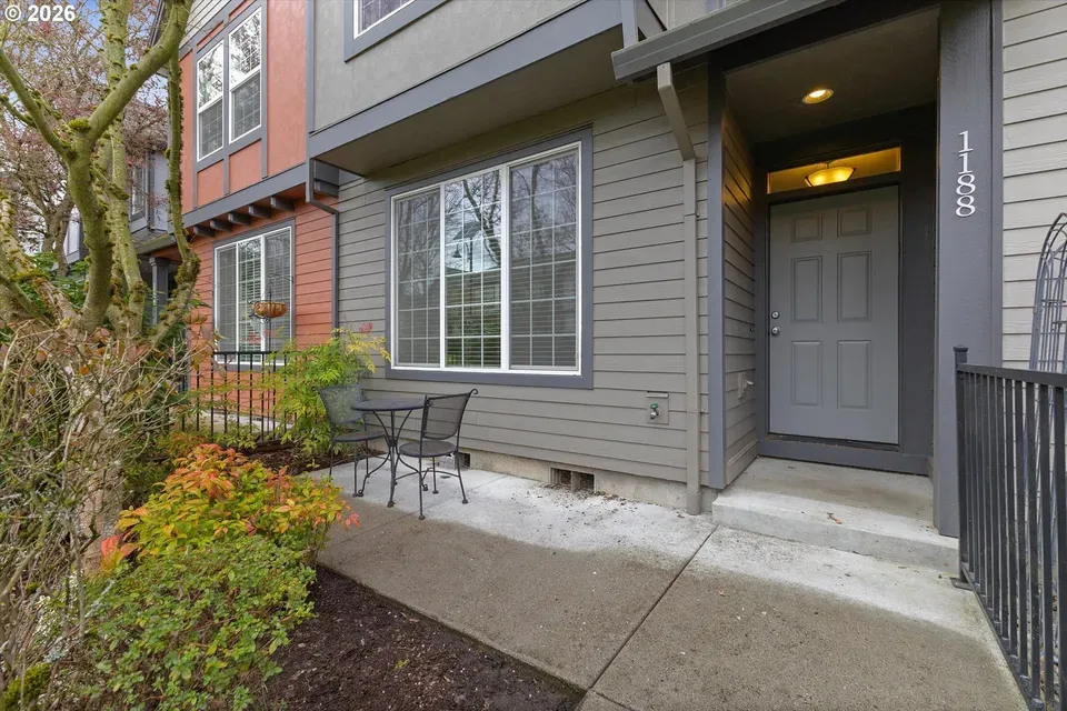 2 Bed 2 Bath Established Multi-Level Townhouse in Hillsboro, OR - 2