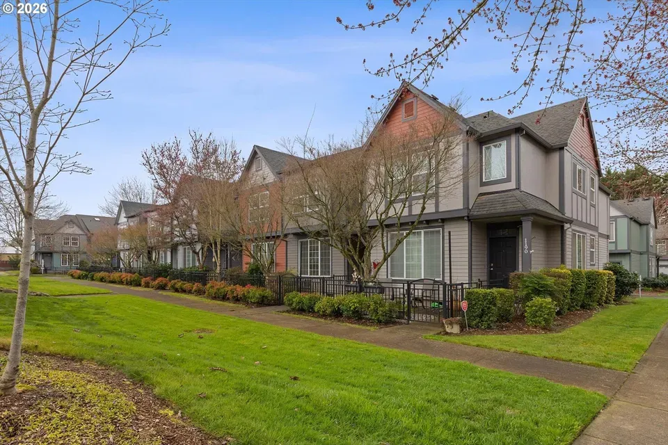 2 Bed 2 Bath Established Multi-Level Townhouse in Hillsboro, OR - 3