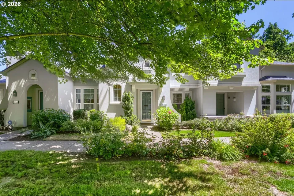 2 Bed 2 Bath Established Multi-Level Townhouse in Hillsboro, OR - 1