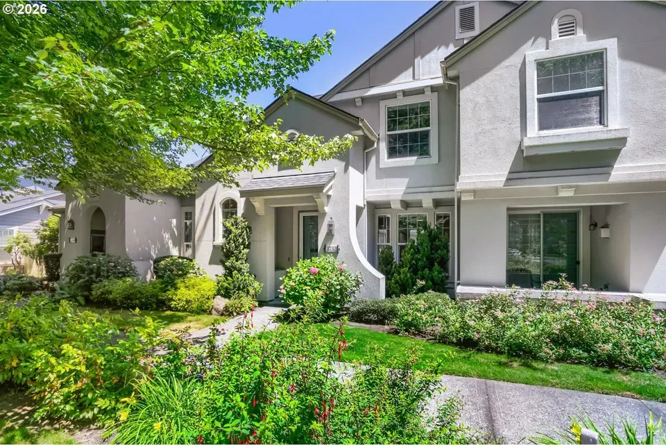 2 Bed 2 Bath Established Multi-Level Townhouse in Hillsboro, OR - 2