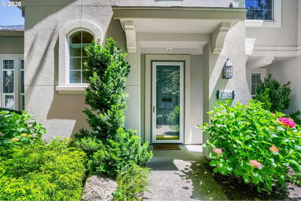 2 Bed 2 Bath Established Multi-Level Townhouse in Hillsboro, OR - 3