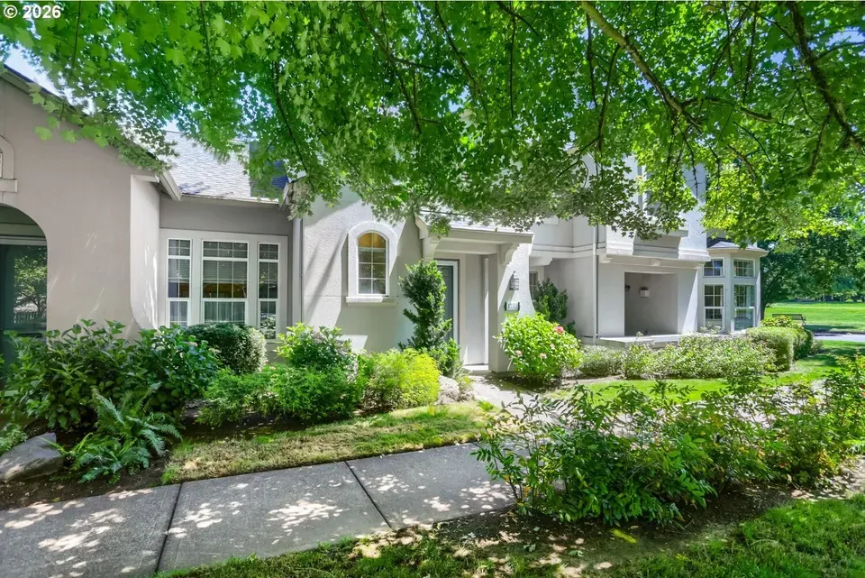 2 Bed 2 Bath Established Multi-Level Townhouse in Hillsboro, OR - 4