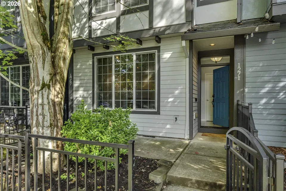 2 Bed 2 Bath Established Multi-Level Townhouse in Hillsboro, OR - 2
