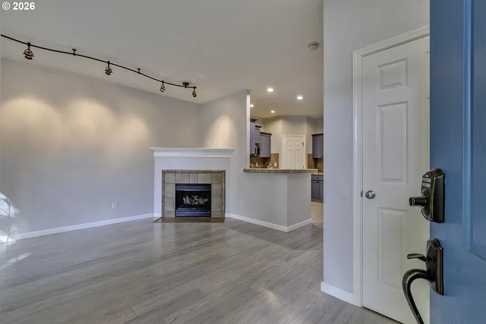 2 Bed 2 Bath Established Multi-Level Townhouse in Hillsboro, OR - 4