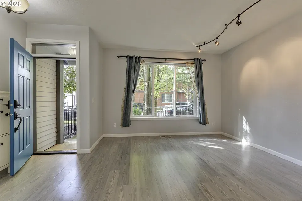 2 Bed 2 Bath Established Multi-Level Townhouse in Hillsboro, OR - 5