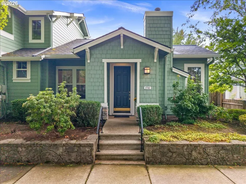 2 Bed 2 Bath Established Multi-Level Townhouse in Hillsboro, OR - 1