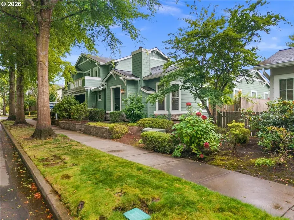2 Bed 2 Bath Established Multi-Level Townhouse in Hillsboro, OR - 2