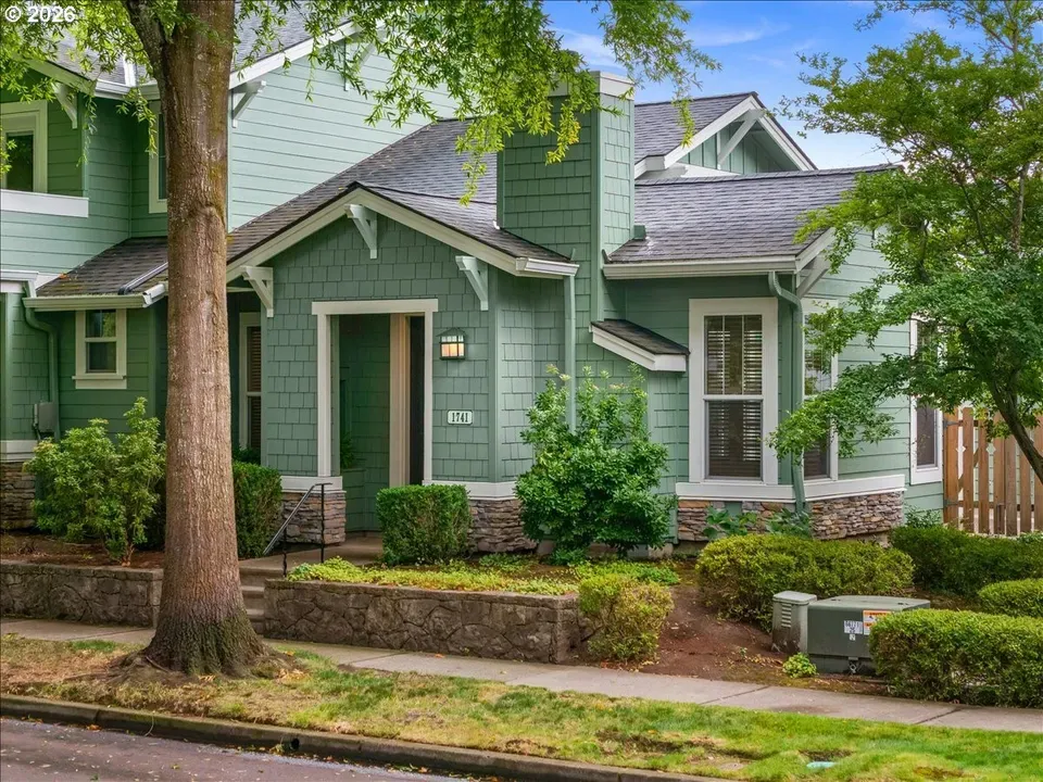 2 Bed 2 Bath Established Multi-Level Townhouse in Hillsboro, OR - 3